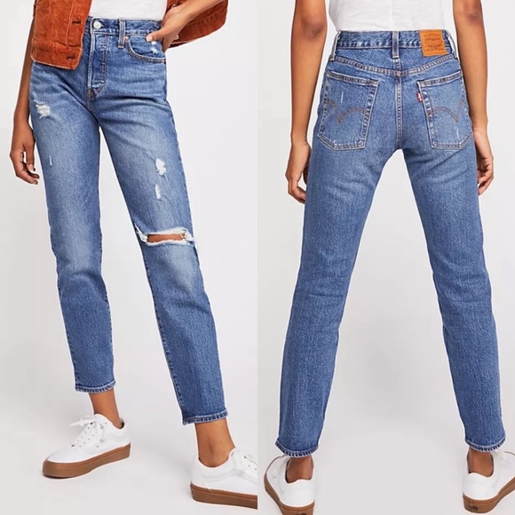 Levi’s Wedgie Icon Distressed High Waisted Jeans - Picture 8 of 8